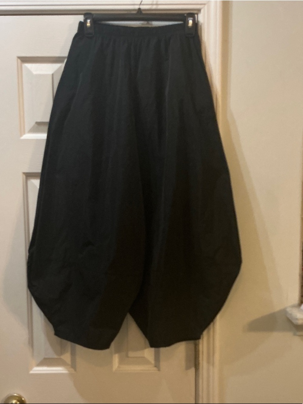 bryn Walker Black Balloon-Hem Midi pants